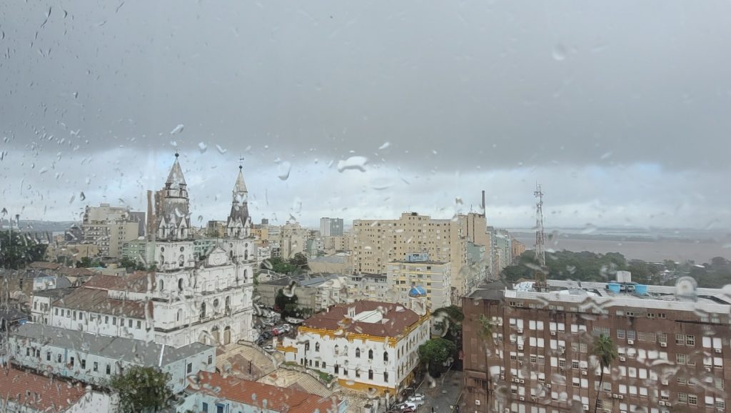 Chuva já supera metade da média do mês em Porto Alegre
