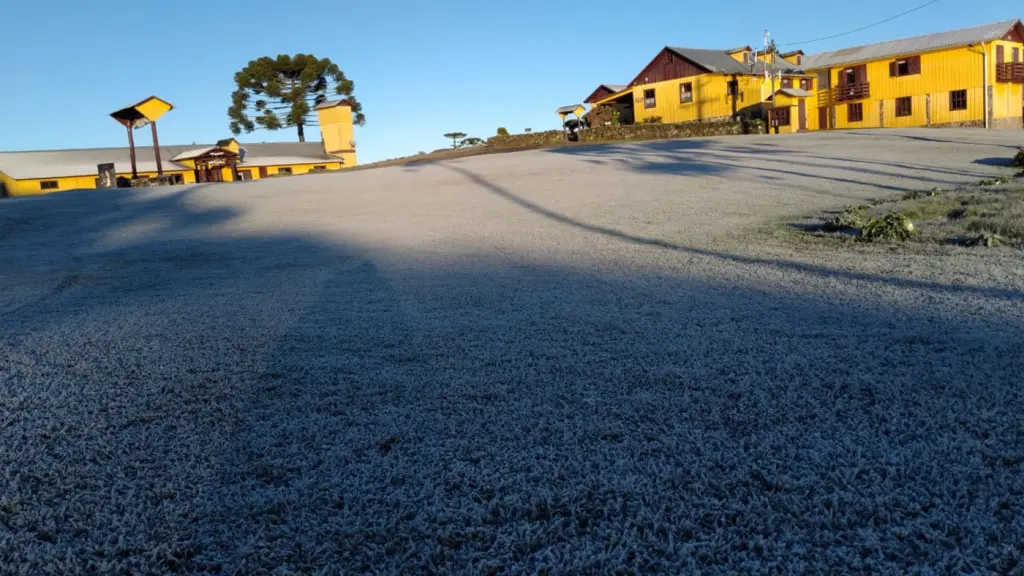 Frio aumenta e atingirá mínimas do ano amanhã em várias cidades