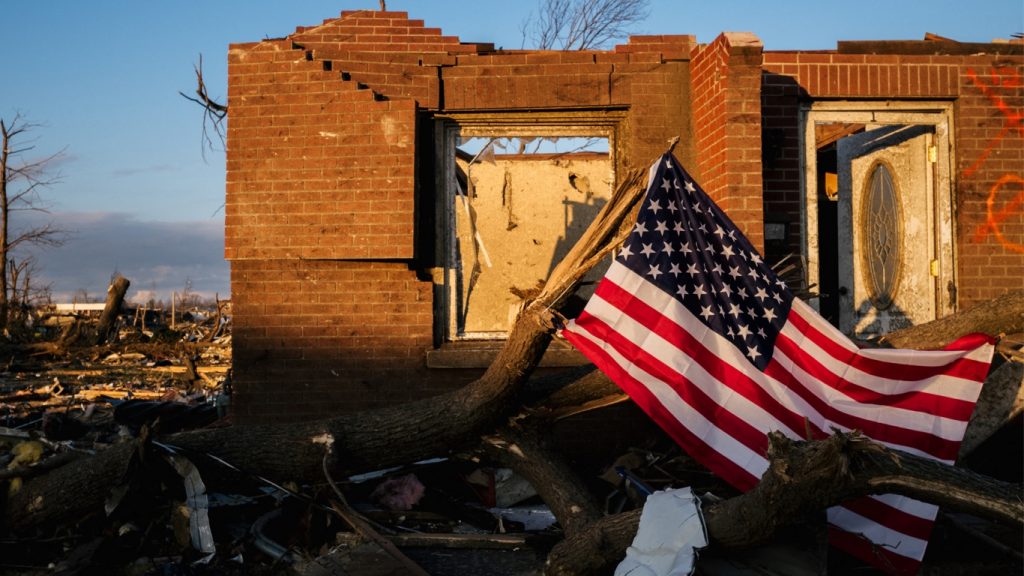 Derecho deixa rastro de destruição nos Estados Unidos