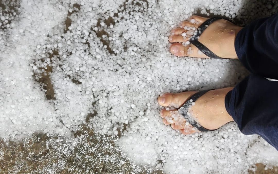 Temporal violento de vento e granizo atinge a fronteira Tempestade severa de vento e granizo atingiu no final da quinta-feira a cidade uruguaia de Artigas junto à fronteira gaúcha