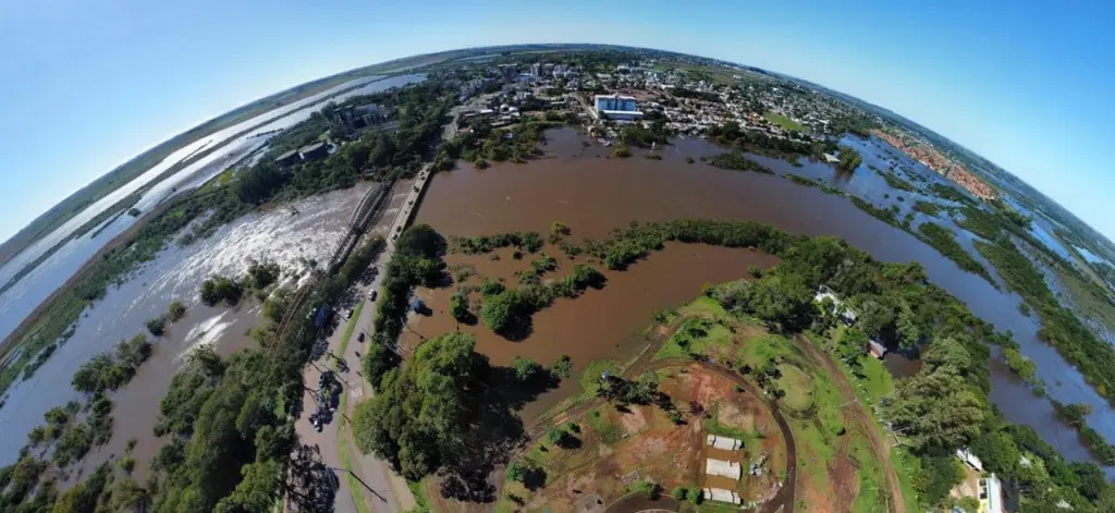 Semana começa com cheias e terminará com mais enchentes