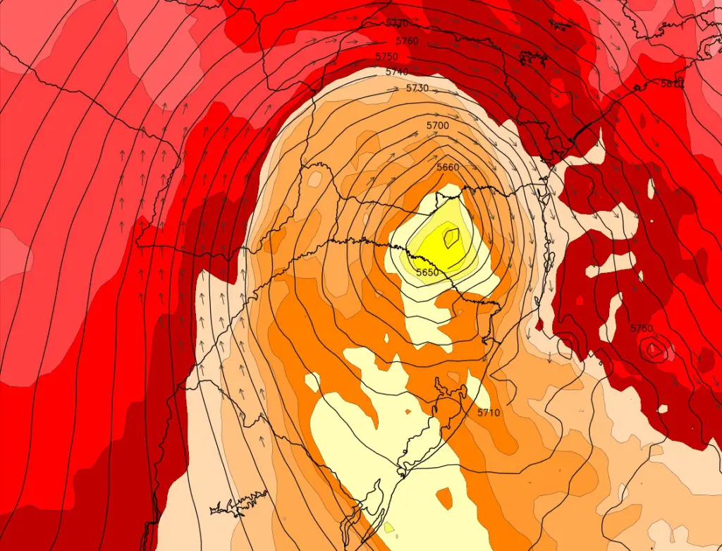 Formação de ciclone extratropical vai reforçar a chuva e o vento