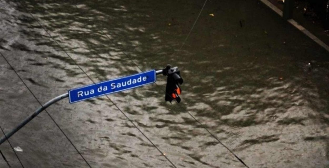 <span class="entry-title-primary">Mortes, desespero e destruição pela chuva no Grande Recife</span> <h2 class="entry-subtitle">Dezenas de mortos, volumes de chuva acima de 500 mm, inundações e deslizamentos na região da capital de Pernambuco</h2>