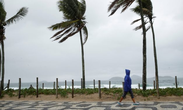 Ciclone Yakecan provoca vento forte no litoral do Rio de Janeiro