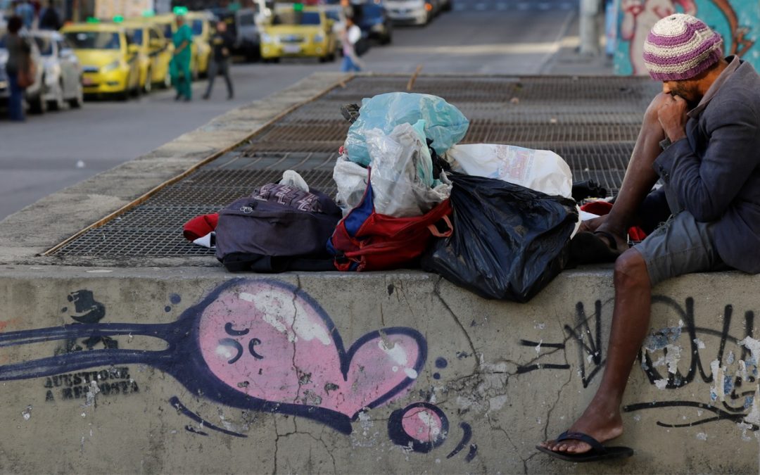 São Paulo: pior frio em maio em 32 anos sob crise de população de rua Madrugadas de ontem e hoje foram as mais frias no mês de maio na cidade de São Paulo desde 1990 e frio causou a morte de morador de rua