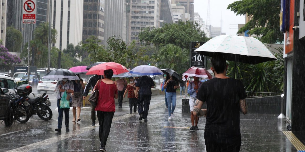 <span class="entry-title-primary">Frente fria muda o tempo em São Paulo entre hoje e amanhã</span> <h2 class="entry-subtitle">Frente fria não vai mudar o tempo em todo o estado de São Paulo e queda de temperatura e chuva serão maiores no Sul do território paulista </h2>