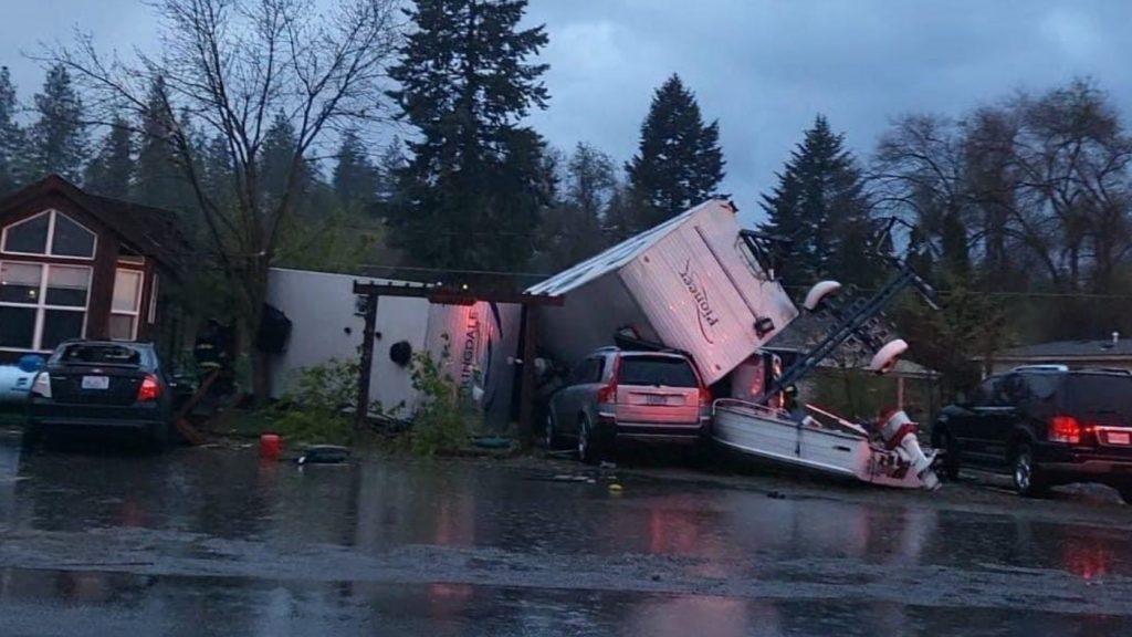 Estádio escapa de ser atingido por tornado durante tempestade
