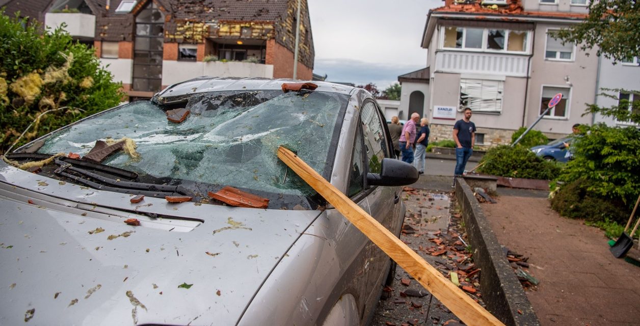 <span class="entry-title-primary">Enorme tornado deixa rastro de destruição na Alemanha</span> <h2 class="entry-subtitle">Tornado atravessou a cidade alemã de Paderborn durante uma onda de tempestades severas e causou muita destruição </h2>