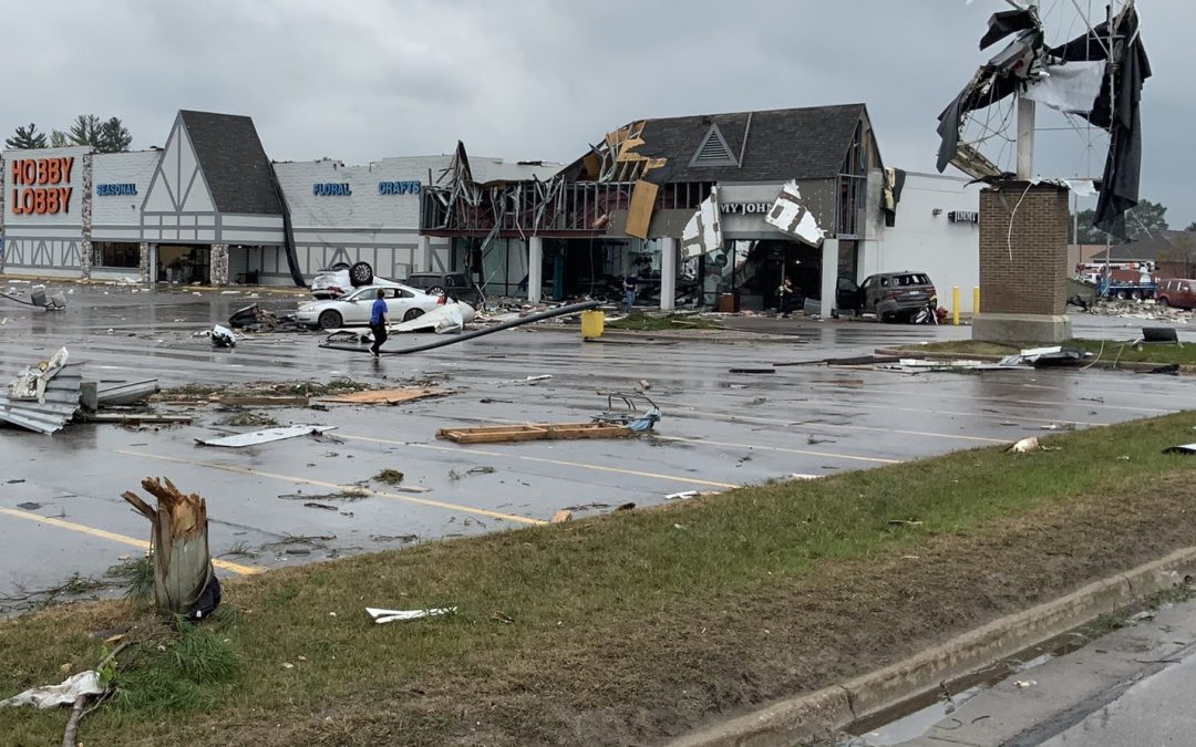 Tornado deixa um morto e dezenas de feridos nos EUA Tornado atravessou a cidade de Gaylord e provocou um rastro de destruição no meio da tarde da sexta-feira durante fortes tempestades