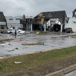 Tornado deixa um morto e dezenas de feridos nos EUA
