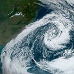 Ciclone na costa traz vento gelado e provoca forte ressaca no Litoral