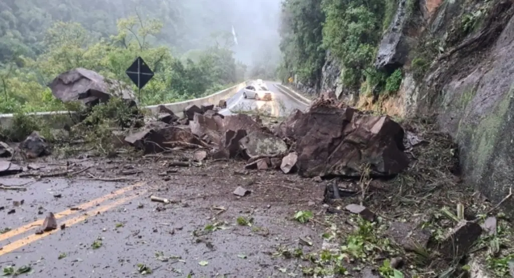 Chuva forte dos últimos dias segue causando transtornos