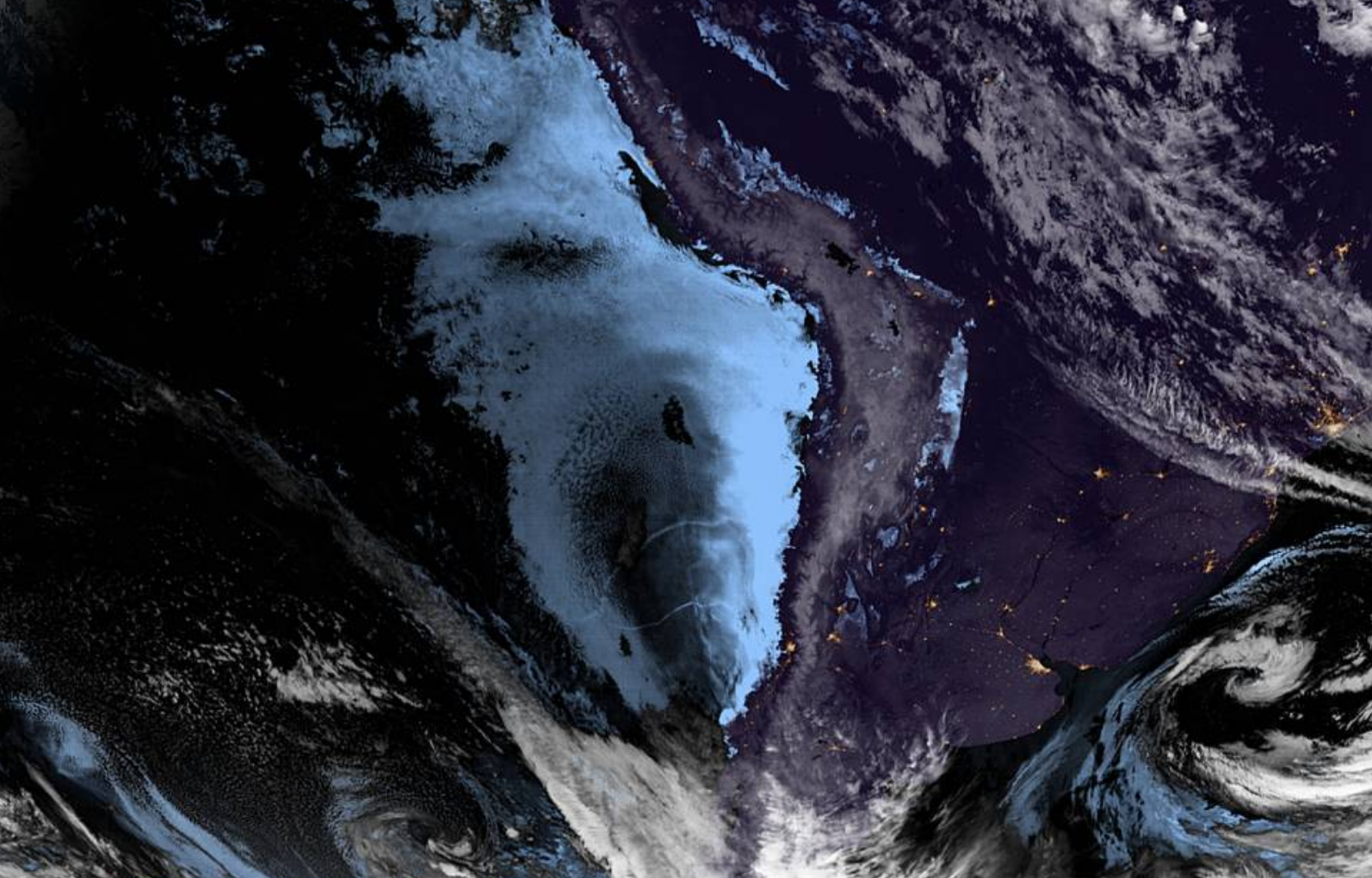 <span class="entry-title-primary">Dinossauro aparece em imagem de satélite</span> <h2 class="entry-subtitle">Imagem do satélite GOES do dia dos namorado registra dinossauro próximo a América do Sul</h2>
