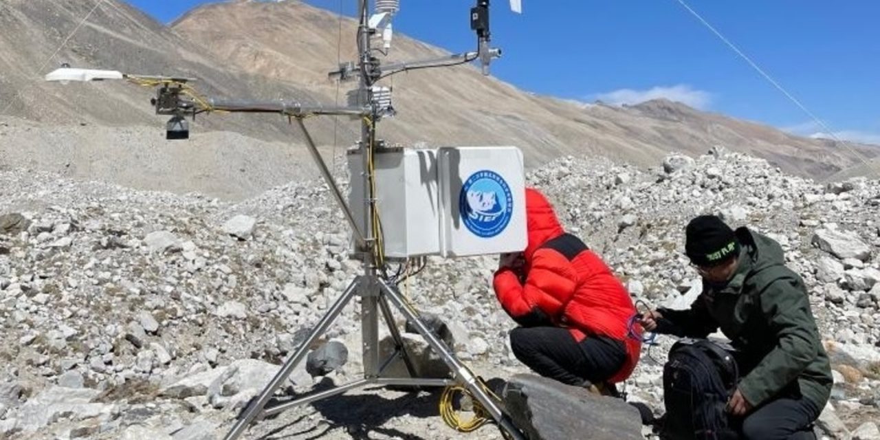 <span class="entry-title-primary">Pico do Everest ganha estação meteorológica no cume</span> <h2 class="entry-subtitle">Expedição internacional liderada pela China instalou uma série de estações na montanha mais alta do mundo </h2>