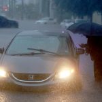 Peixes em prédios após chuva de 300 mm inundar Miami