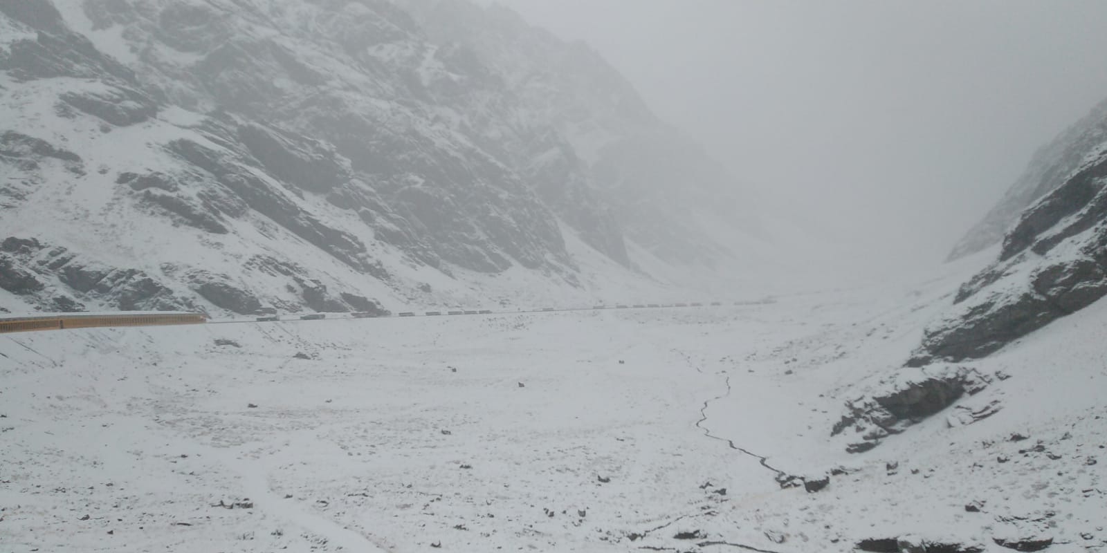 Medio metro de nieve cubre la ruta entre Chile y Argentina