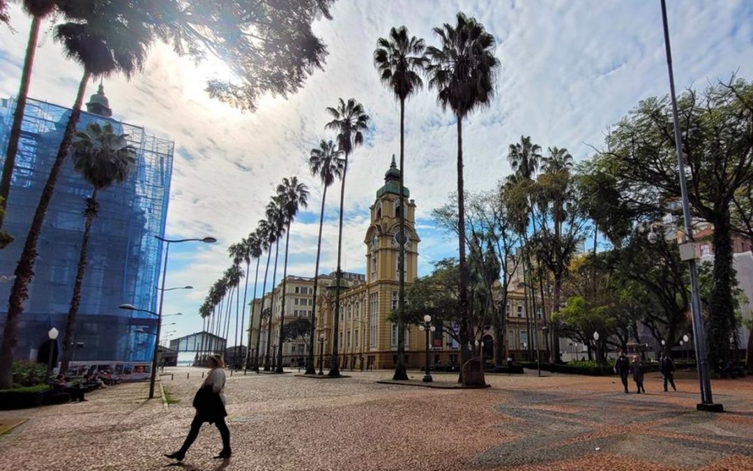 Um dia pouco comum no junho de 2022 Dias de temperatura elevada, como hoje, foram raros neste mês de junho marcado pelo alto número de tardes com frio