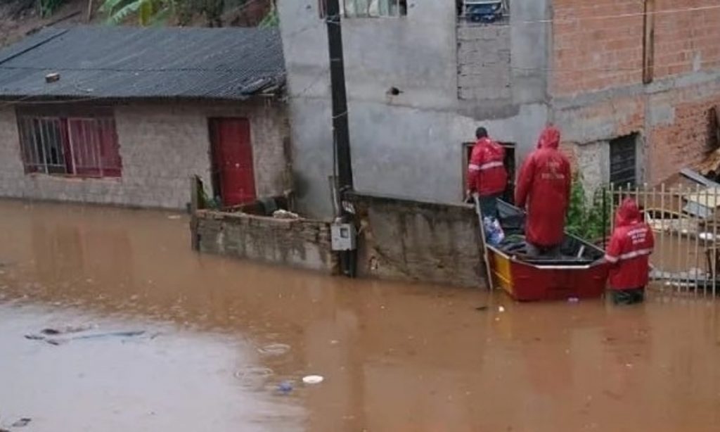 Chuva provoca inundação no Paraná