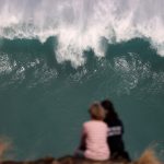Ondas gigantes atingem ilha no Oceano Índico