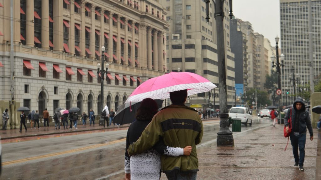 Frente fria muda o tempo amanhã em São Paulo e Rio de Janeiro