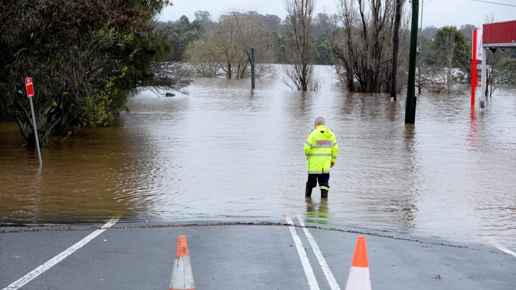 Pior chuva em décadas inunda arredores de Sydney