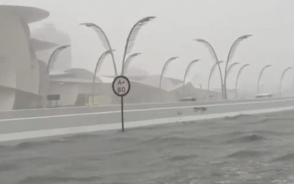 Chuva incomum no deserto inunda sede da Copa do Mundo