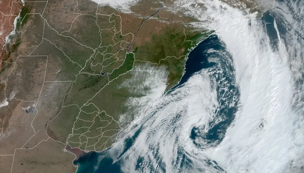 Ciclone se afasta após trazer ventania e o frio aumenta