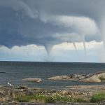 Sete trombas d´água simultâneas se formam sobre o mar