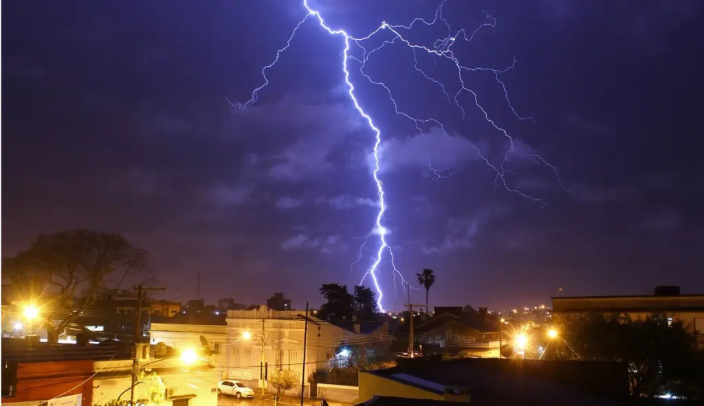 Frente fria trará muito vento, temporais e o retorno do inverno