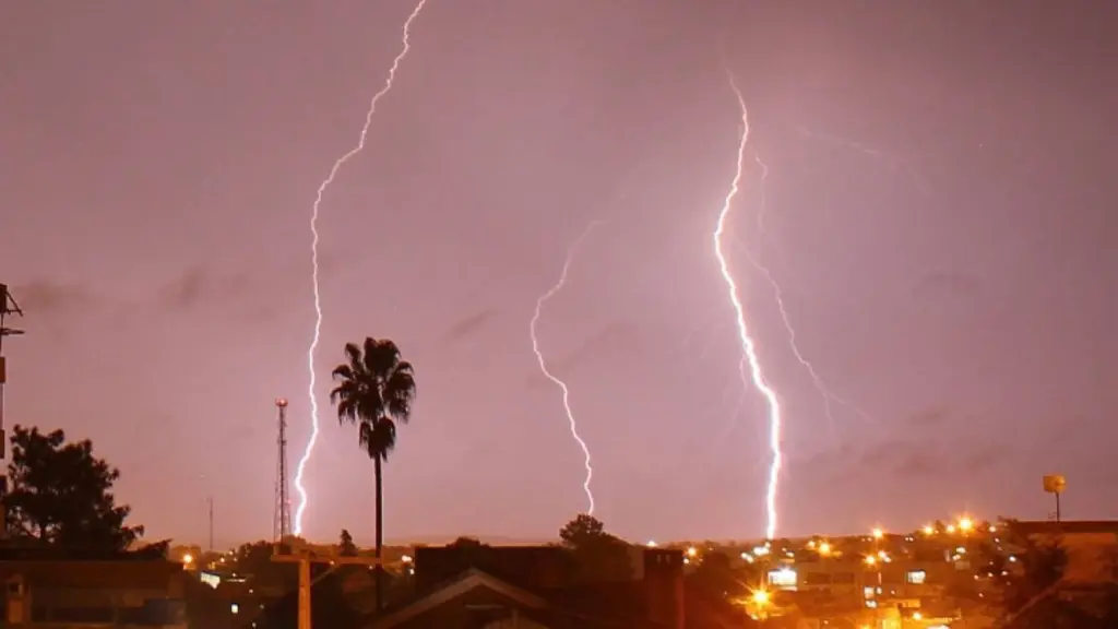 Frente quente trará chuva localmente forte, raios e granizo