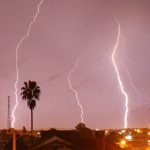 Frente quente trará chuva localmente forte, raios e granizo