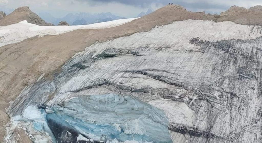 Maior geleira da Itália colapsa em meio à onda de calor