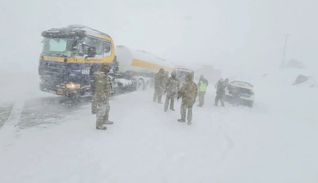Nevascas impedem passagem de três mil caminhões nos Andes