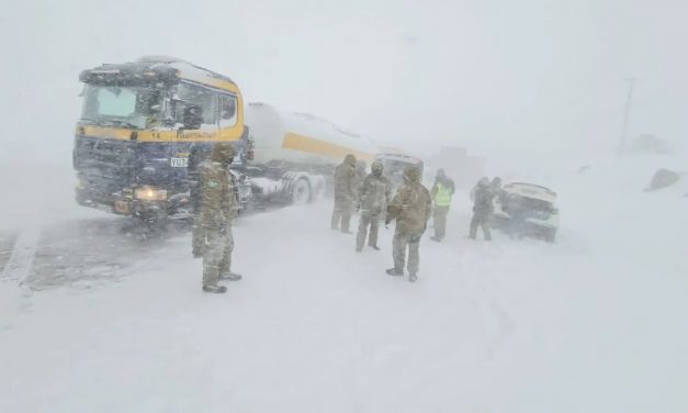 Nevascas impedem passagem de três mil caminhões nos Andes