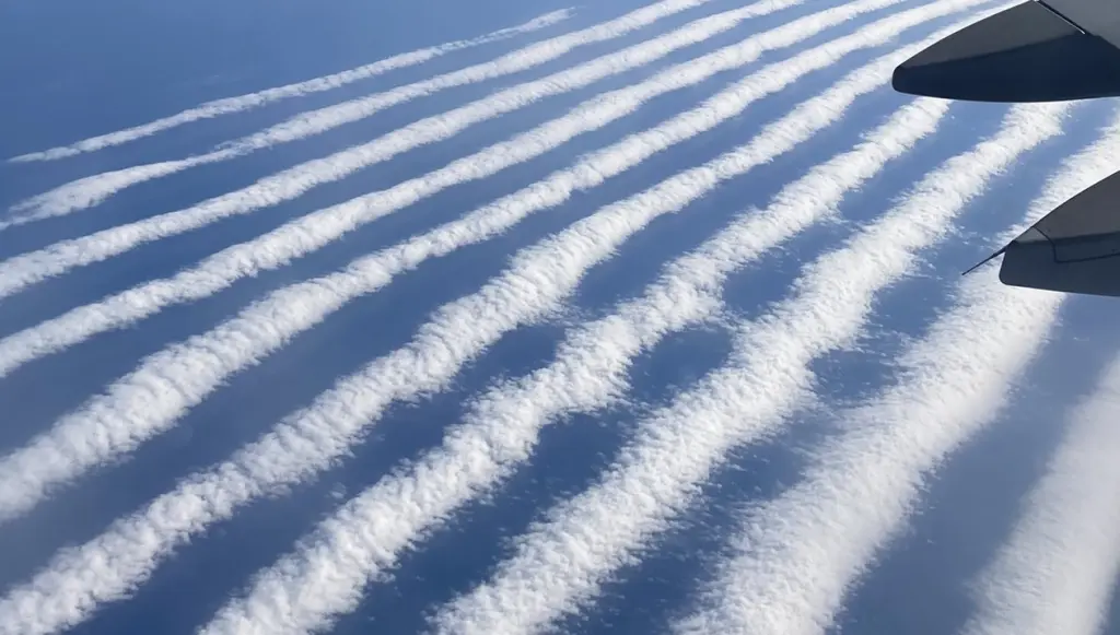 Rolos de nuvens de centenas de quilômetros no Sul do Brasil