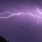 Áreas de tempestade se formam na fronteira com ar quente e úmido