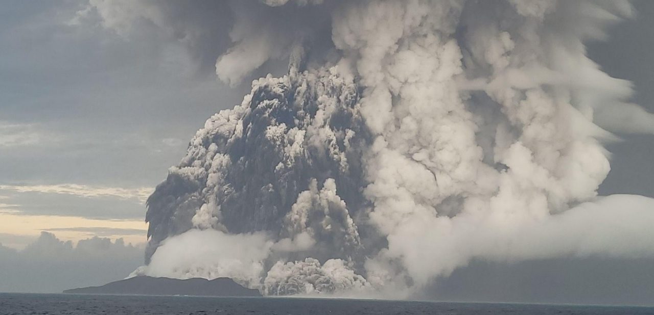 <span class="entry-title-primary">As novas descobertas sobre a gigantesca erupção de Tonga</span> <h2 class="entry-subtitle">Estudo que acaba de ser publicado na revista Science compara a erupção de janeiro com a do Krakatoa em 1883</h2>