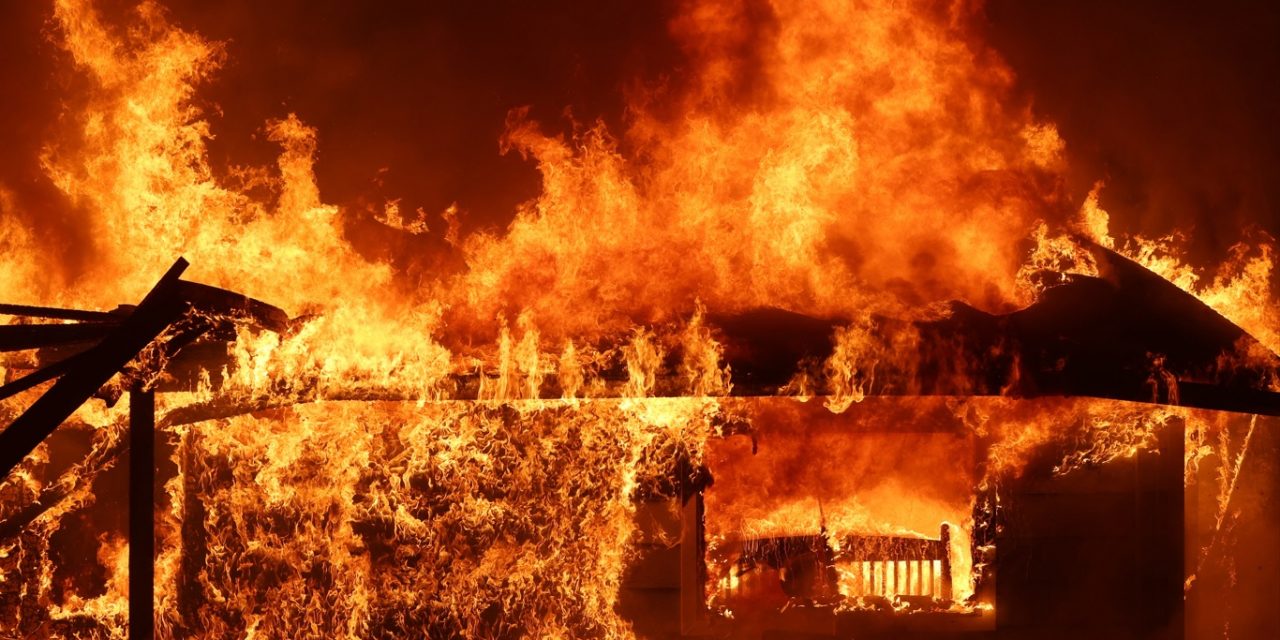<span class="entry-title-primary">Milhares de bombeiros enfrentam maior incêndio do ano nos EUA</span> <h2 class="entry-subtitle">Incêndio florestal de grandes proporções avança na Califórnia e força a retirada de milhares de pessoas em Sierra Nevada </h2>