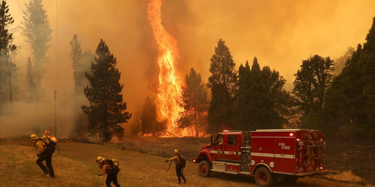 <span class="entry-title-primary">Bombeiros enfrentam redemoinhos de fogo na Califórnia</span> <h2 class="entry-subtitle">Incêndio de grandes proporções de Oak Fire pode diminuir porque as chamas avançam para uma área já queimada no passado</h2>