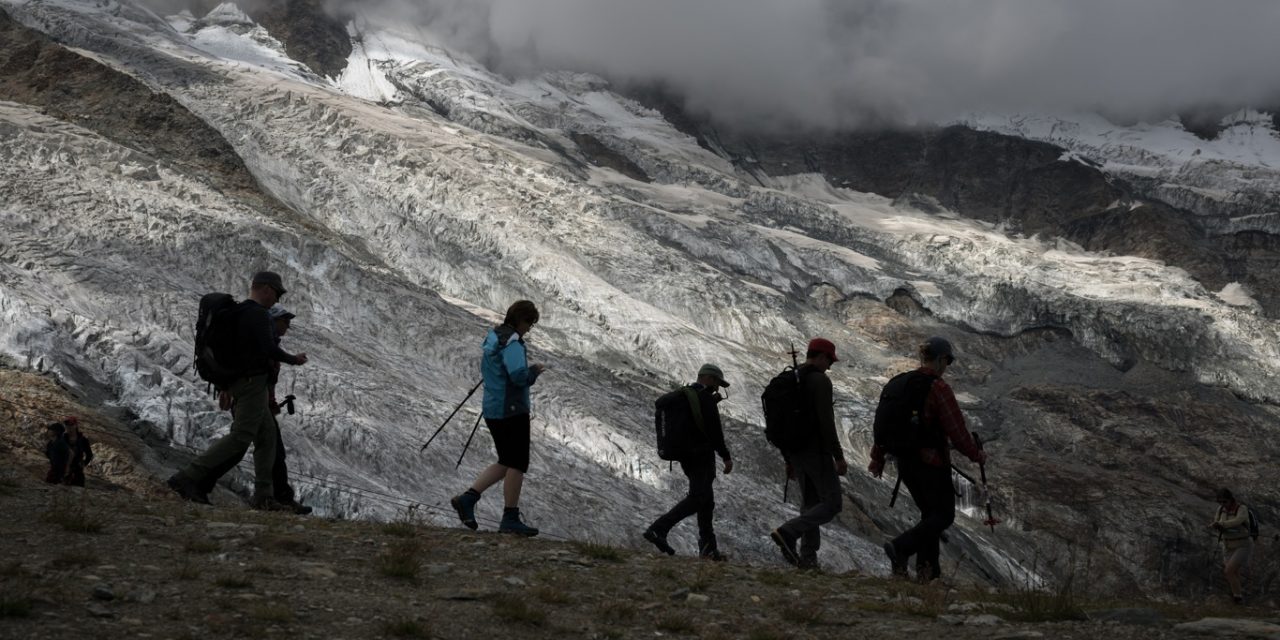 <span class="entry-title-primary">Degelo acelerado nos Alpes coloca turistas em risco</span> <h2 class="entry-subtitle">Verão muito quente na Europa acelera o derretimento de geleiras nos Alpes e provoca o fechamento de trilhas de trekking</h2>