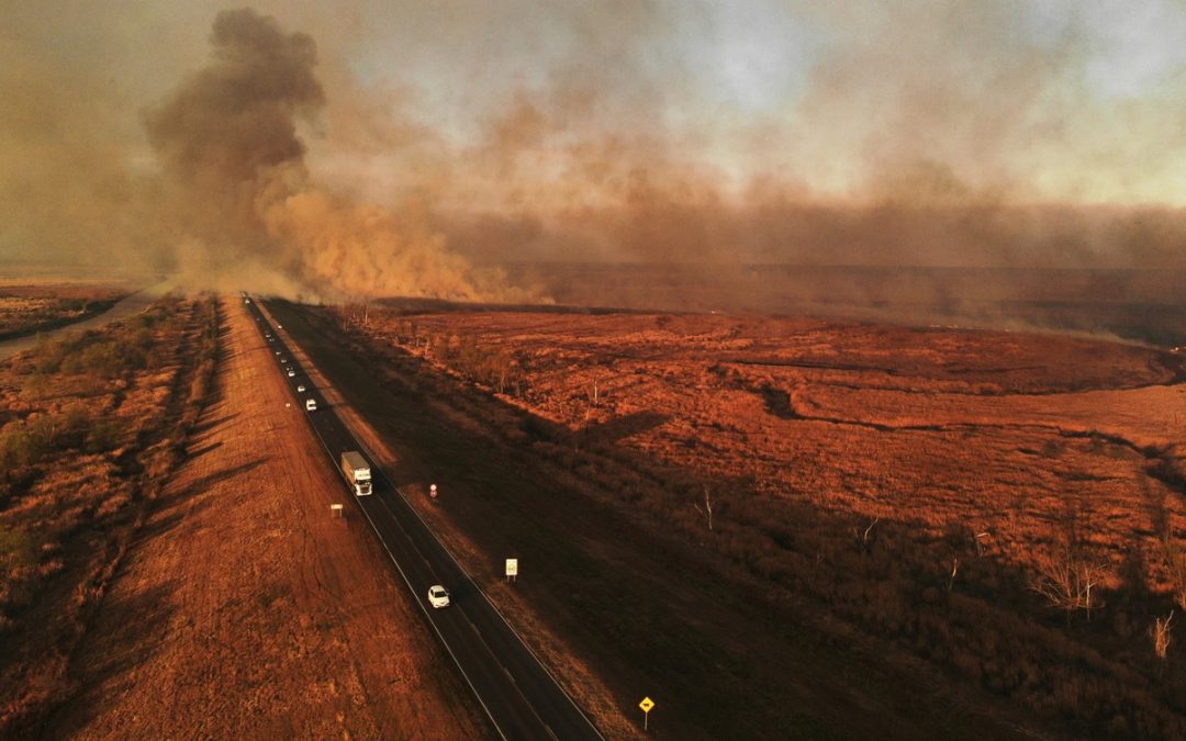 Argentina enfrenta tragédia ambiental por queimadas Grandes incêndios neste mês de agosto no delta do Rio Paraná levaram fumaça até Buenos Aires e causaram protestos de rua
