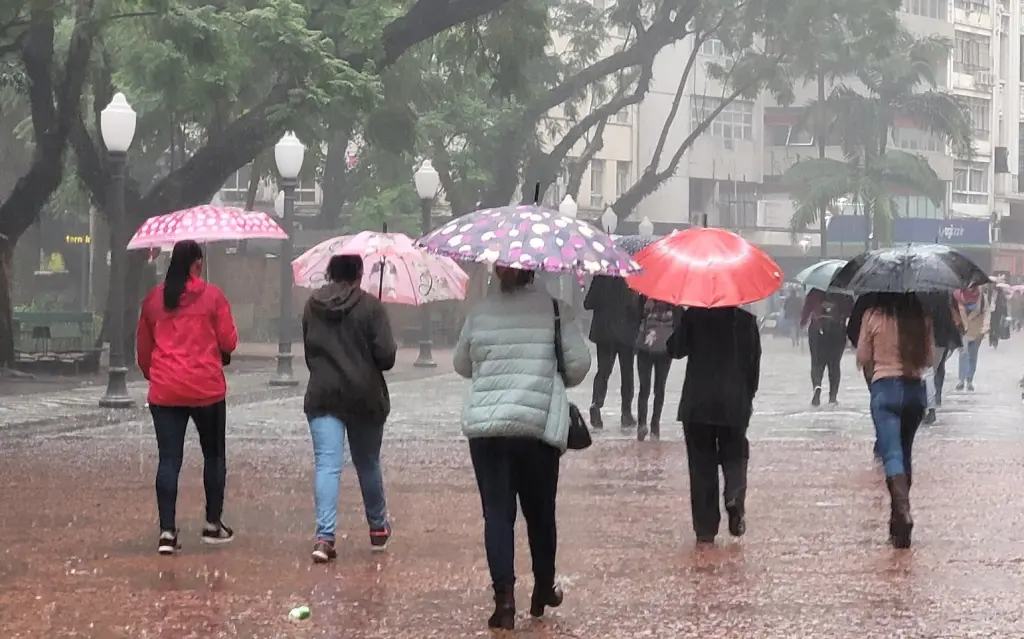 Vem bastante chuva nos extremos do Sul do Brasil