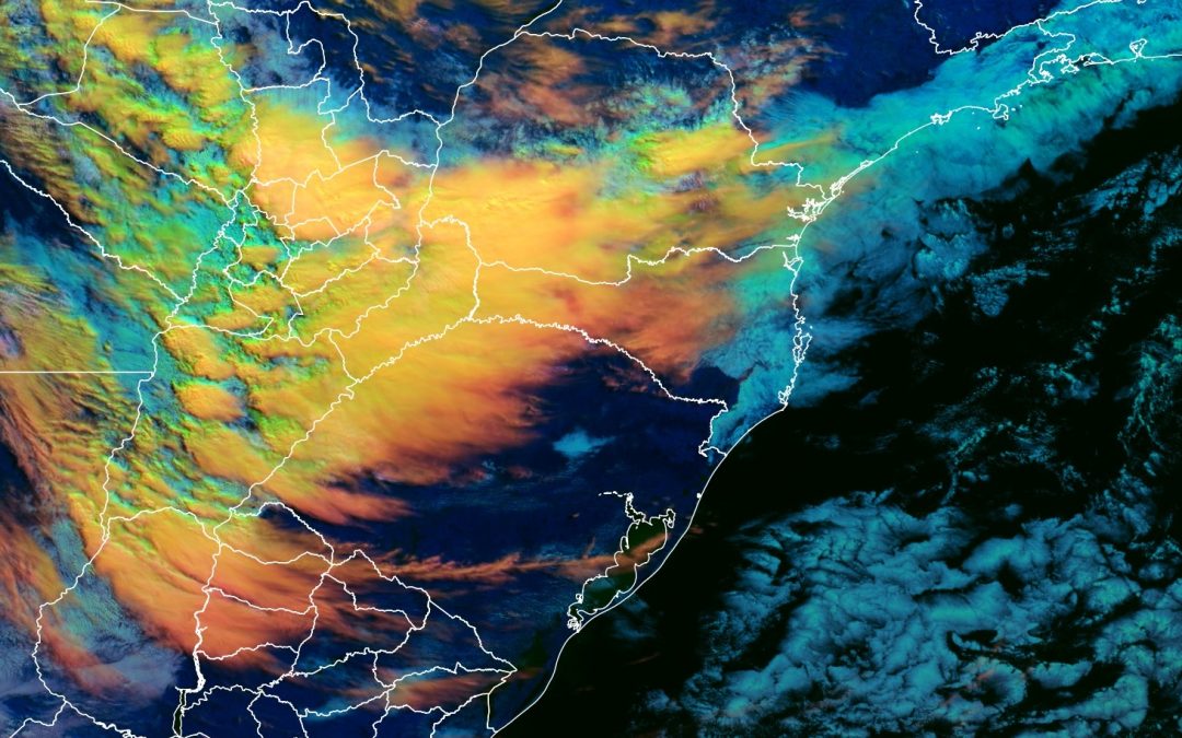 Chuva retorna após começo de fim de semana de sol e muito frio Tempo já começou a mudar com chuva no Sul do Brasil após uma madrugada de sábado que teve muito frio e geada