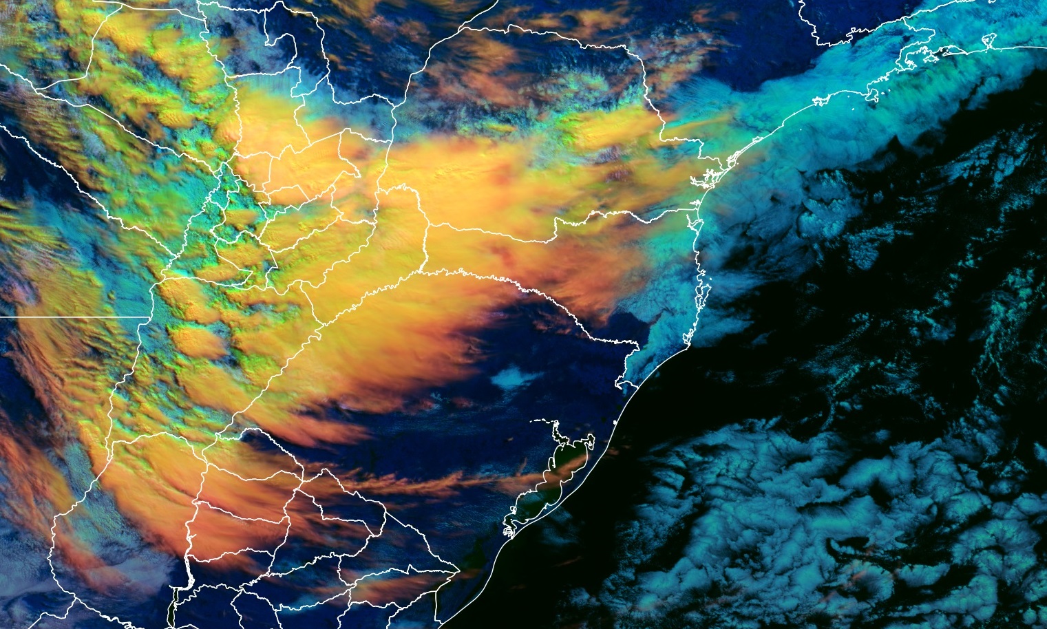 Chuva retorna após começo de fim de semana de sol e muito frio Tempo já começou a mudar com chuva no Sul do Brasil após uma madrugada de sábado que teve muito frio e geada