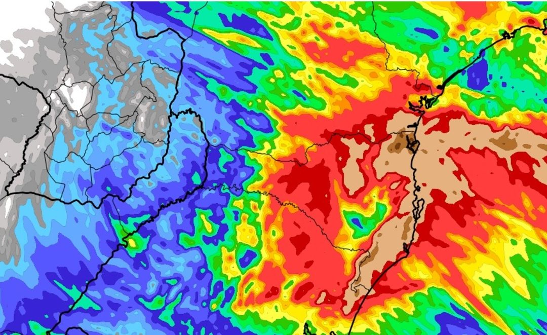Chuva excessiva traz deslizamentos de terra e alagamentos Volumes muito altos de chuva já foram registrados no Sul do Brasil e chuva se intensifica na região entre hoje e amanhã