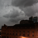 Primeira de duas frentes frias traz chuva e risco de temporais