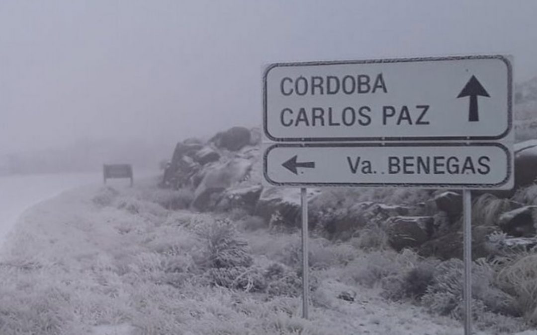 Neve pinta de branco a paisagem no Centro da Argentina Neve acompanha avanço de massa de ar frio que vai trazer queda de temperatura no Centro-Oeste, Sudeste e Sul do Brasil