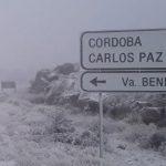 Neve pinta de branco a paisagem no Centro da Argentina