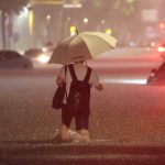Chuva causa tragédia em Seul e revive cenas do filme Parasita