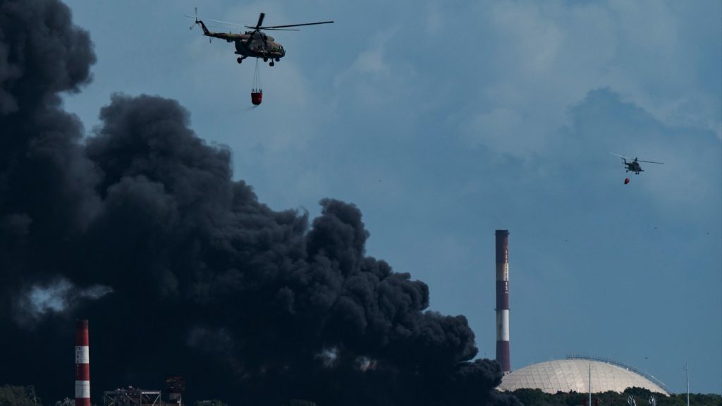 Raio provoca enorme incêndio em Cuba